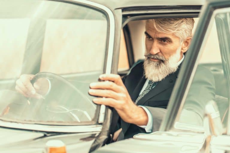 Las canas en los hombres son atractivas