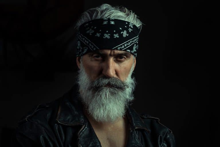 Porque las mujeres se sienten atraídas por los hombres machos alfa