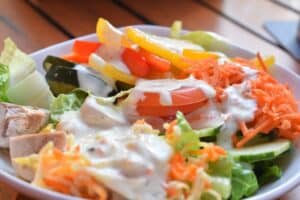 20 Alimentos que parecen sanos pero no lo son: Aderezos para ensaladas
