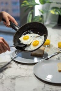 ¿Es malo comer huevos todos los días?