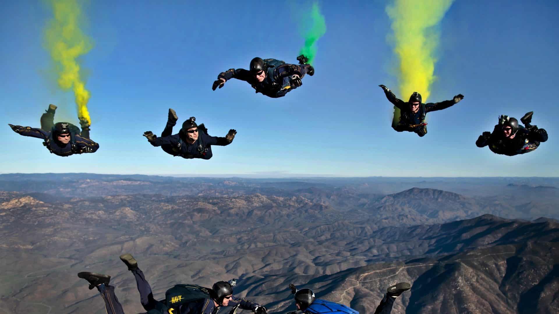 Sky High: Explorando los deportes aéreos extremos : Parapente y Paracaidismo