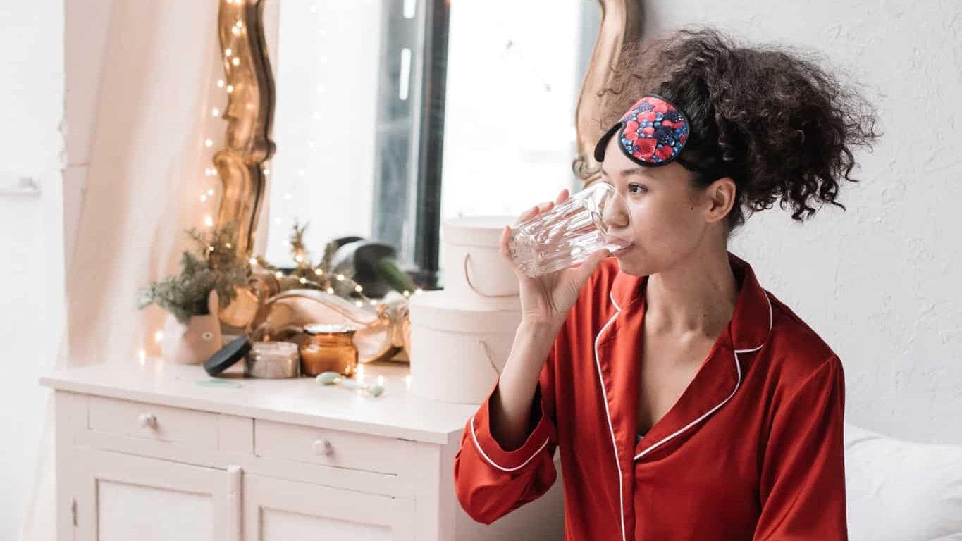 Beneficios de beber agua antes de dormir