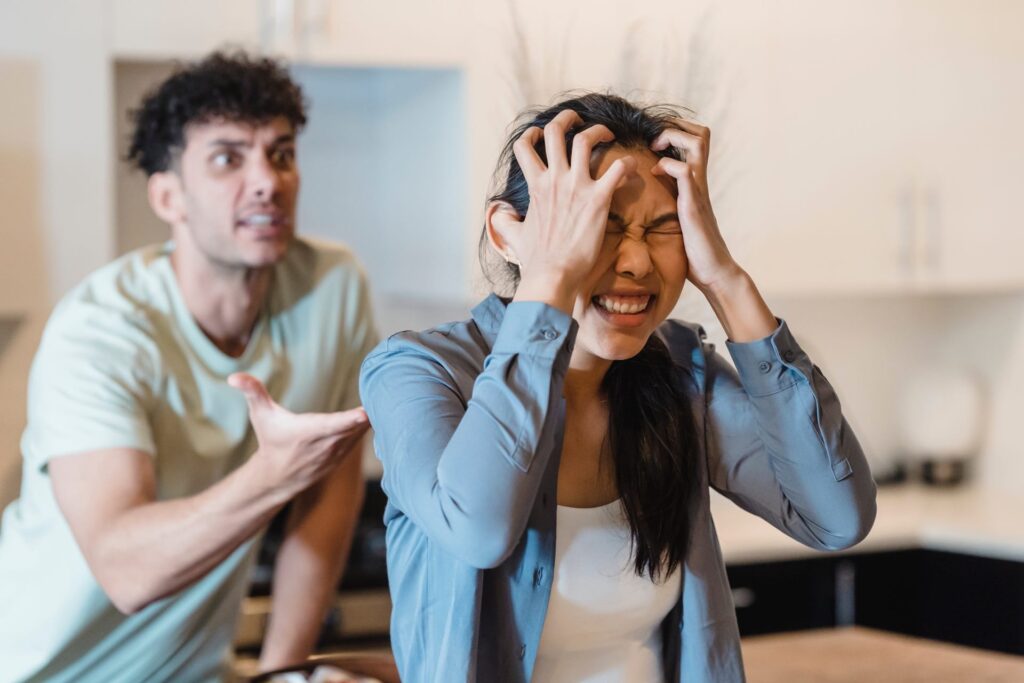 Domina tus emociones: Descubre cómo controlar los celos y vivir una relación plena