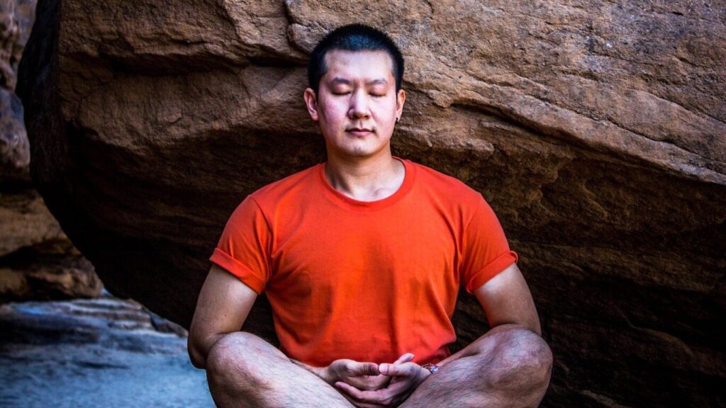 Conectando con tu yo interior: meditación, ejercicios de relajación y gratitud diaria