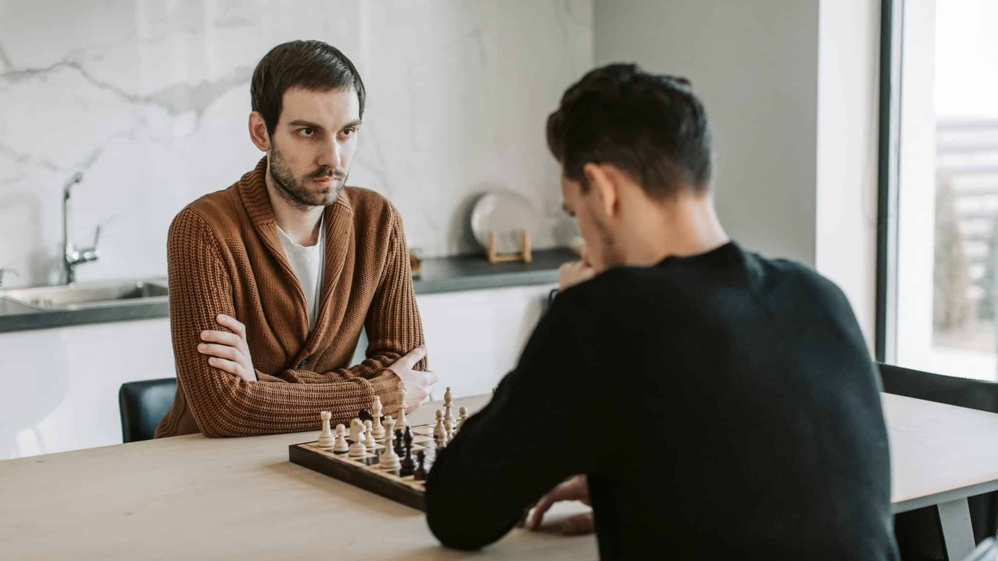 Beneficios De Jugar al Ajedrez en Adultos