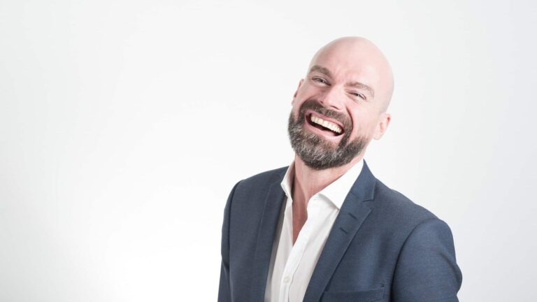 Cualidades masculinas que secretamente las mujeres adoran en los hombres